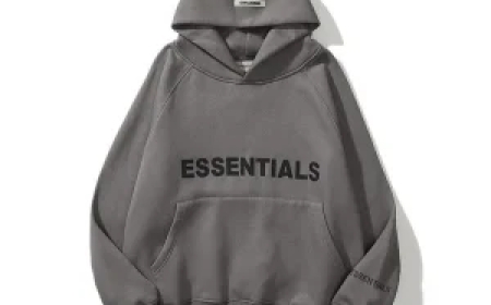 Fear of God Essentials Hoodie – Streetwear Staple
