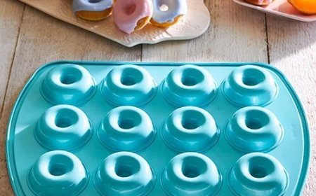 Why Choose Custom Trays for Your Donut Business?