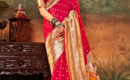 How Do Paithani Saree Manufacturers in Maharashtra Ensure Quality And Comfort?